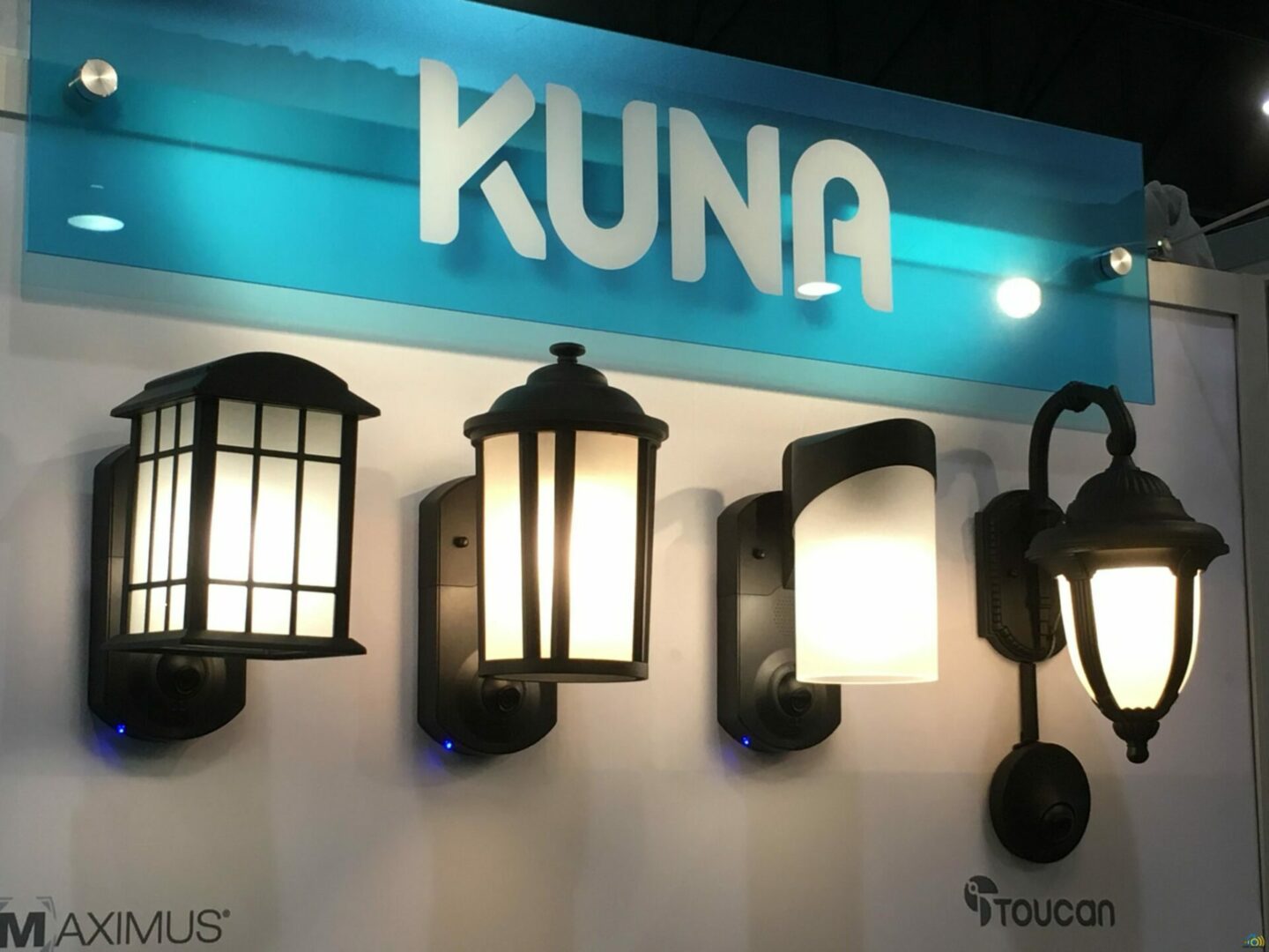 Kuna, la lampe extérieure avec caméra et alarme