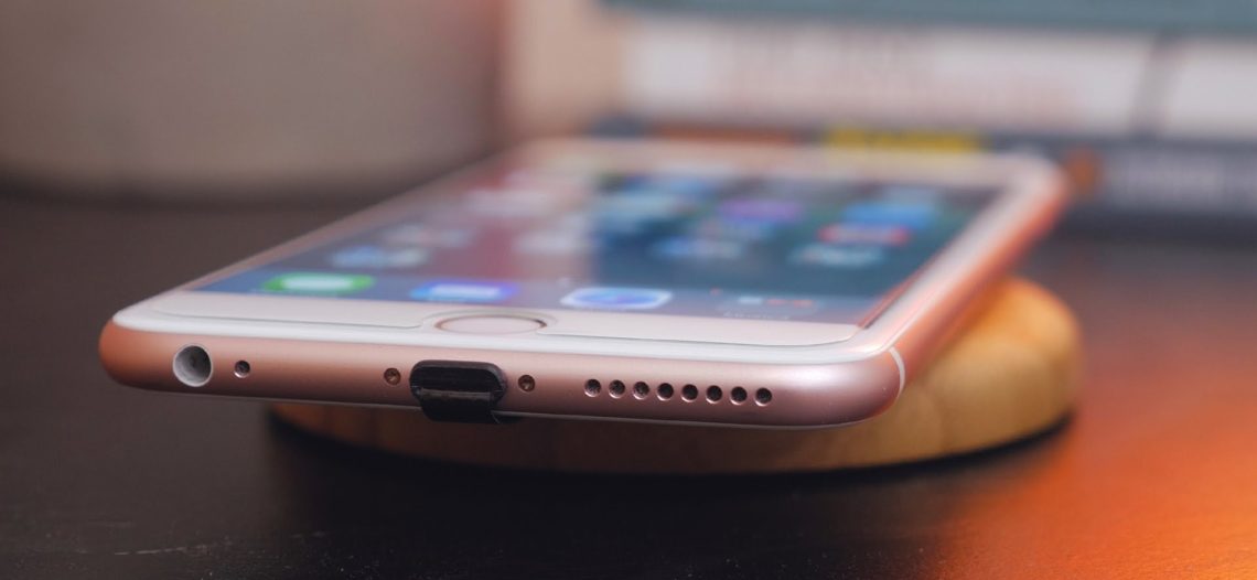 Notre Veille : Pour son iPhone 7S Plus, Apple souhaite offrir la recharge sans fil<span class="wtr-time-wrap after-title"><span class="wtr-time-number">1</span> min de lecture pour cet article.</span>