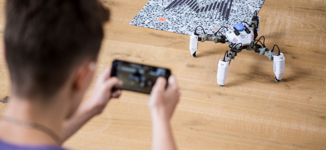 Notre Veille : MekaMon, le robot en réalité augmentée contrôlable via votre smartphone – Tech<span class="wtr-time-wrap block after-title"><span class="wtr-time-number">1</span> min de lecture pour cet article.</span>