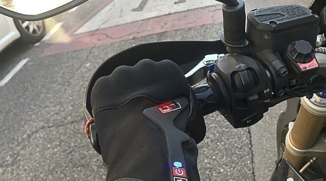 Notre Veille : Ils créent un gant connecté pour prévenir les motards du danger