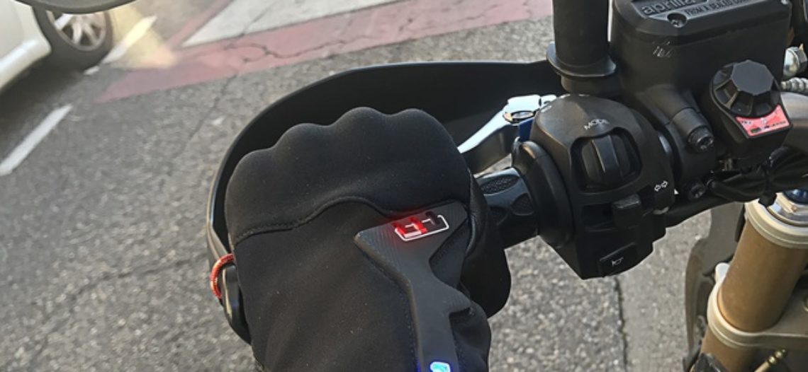 Notre Veille : Ils créent un gant connecté pour prévenir les motards du danger<span class="wtr-time-wrap block after-title"><span class="wtr-time-number">1</span> min de lecture pour cet article.</span>