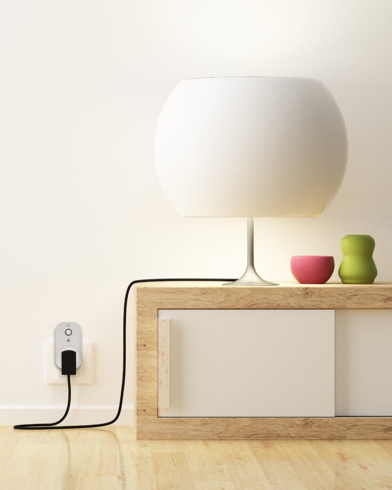 whitelampandvasecoloroncabinetdecorate-esmp-wb3-801x1000 AwoX PLUG PLUS : une nouvelle ère pour les objets connectés AwoX !