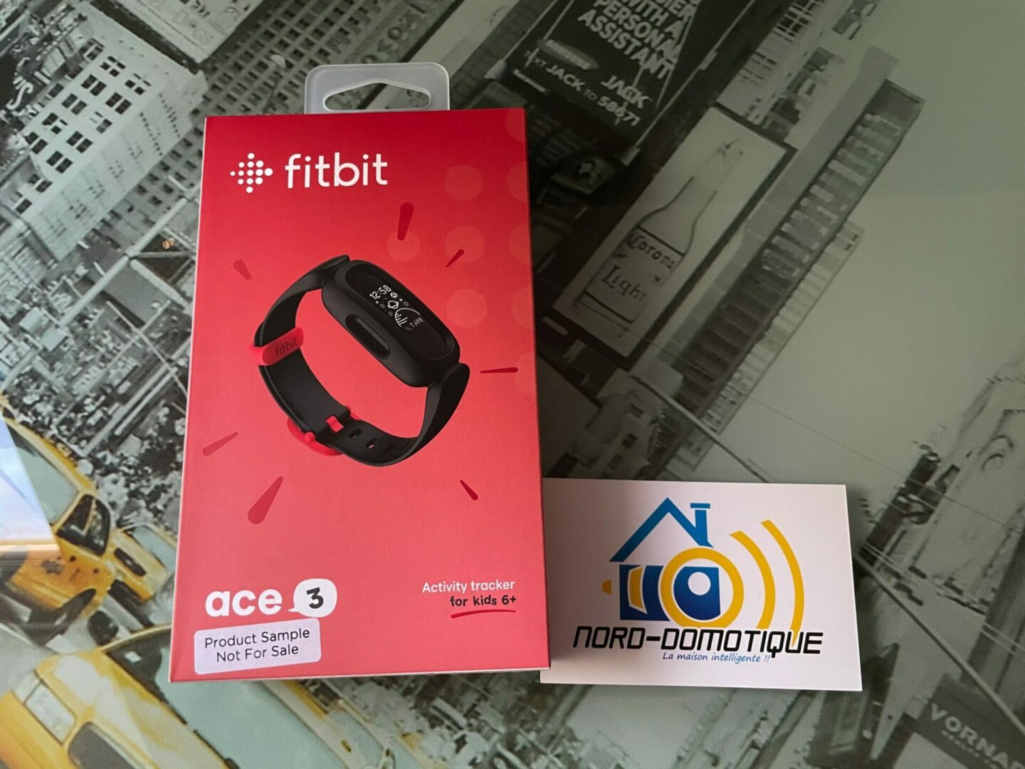 Fitbit ace 3 - bracelet connecté enfant - noir et rouge FITBIT Pas